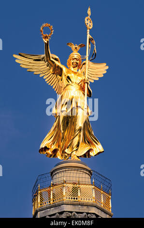 Allemagne, Berlin : Victoria doré sur le haut de la colonne de la victoire Banque D'Images