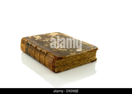 Vieux livre comme une bible isolated on white Banque D'Images