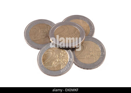 La photo en gros pièces en euro sur un arrière-plan uni, blanc. Banque D'Images
