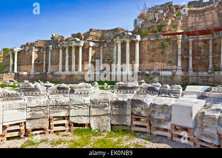 Ruines romaines de la ville de Side ancent en Turquie. Banque D'Images