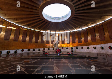 Flamme éternelle de Mamaïev Kurgal, mémorial de Volgograd (ex-Stalingrad) Banque D'Images