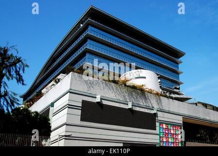 Hong Kong, Chine : Tai Po Hui Halles bâtiment avec ses multiples étages de viande, poisson, fruits de mer, des fruits, et des restaurants Banque D'Images