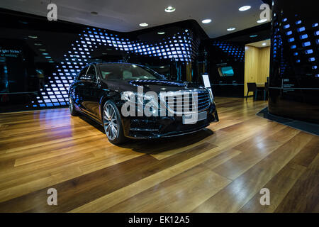 BERLIN - 24 janvier 2015 : Full-size, voiture de luxe Mercedes-Benz S350 BT Lang (W222). Produite depuis 2013. Banque D'Images