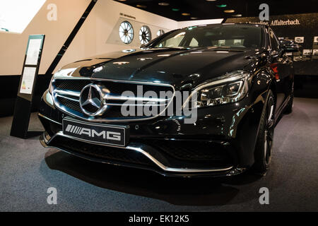 BERLIN - 24 janvier 2015 : Exposition. Voiture de luxe de taille moyenne Mercedes-Benz CLS 63 AMG. Produite depuis 2013. Banque D'Images