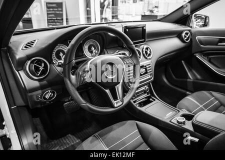 BERLIN - 24 janvier 2015 : Exposition. Intérieur d'une voiture compacte Mercedes-Benz A200 ÊTRE CGI. Noir et blanc. Produite depuis 2013. Banque D'Images