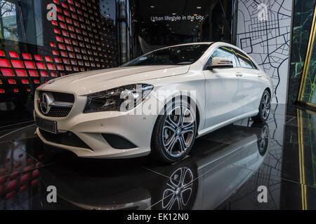 BERLIN - 24 janvier 2015 : Exposition. Voiture de direction compacte Mercedes-Benz CLA200. Produite depuis 2013. Banque D'Images