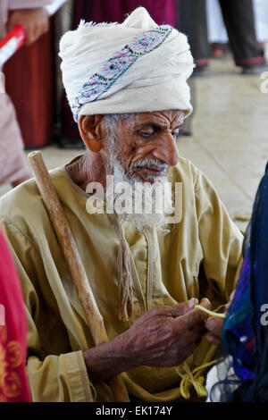 Vieux Bedu (bédouins), homme Sinaw, Oman Banque D'Images