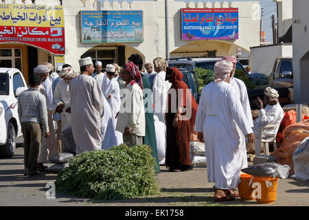 Bedu (bédouins) personnes au marché en Sinaw, Oman Banque D'Images