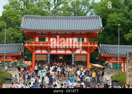 Foule à Yasaka lors de Gion Matsuri de Kyoto, Kyoto, Japon Banque D'Images