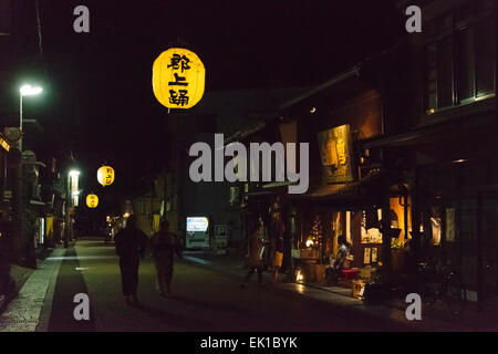 Rue de nuit, Gujo Hachiman, préfecture de Gifu, Japon Banque D'Images