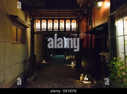 Rue de nuit, Gujo Hachiman, préfecture de Gifu, Japon Banque D'Images