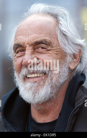 Ann Arbor, Michigan, USA. 4ème apr 2015. Le comédien Tommy Chong, 76, parle à l'assemblée annuelle de l'Hash Bash sur le diagnostic sur le campus de l'Université du Michigan. 'All pot utiliser est de nature médicale, ' dit Chong. © Mark Bialek/ZUMA/Alamy Fil Live News Banque D'Images