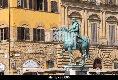 Florence, Italie - mai 08, 2014 : statue équestre de Cosme de Médicis à Florence, Italie. Banque D'Images