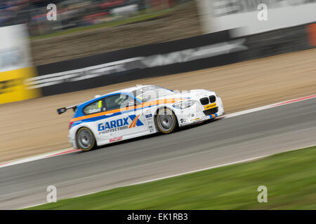 Brands Hatch, Fawkham, Longfield, UK. 5 avril, 2015. Rob Collard et Équipe JCT600 avec GardX BMW 125i M Sport durs pendant la Dunlop MSA British Touring Car Championship à Brands Hatch. Credit : Gergo Toth/Alamy Live News Banque D'Images