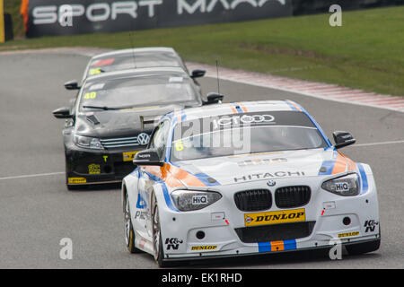 Brands Hatch, Fawkham, Longfield, UK. 5 avril, 2015. Rob Collard et Équipe JCT600 avec GardX BMW 125i M Sport durs pendant la Dunlop MSA British Touring Car Championship à Brands Hatch. Credit : Gergo Toth/Alamy Live News Banque D'Images