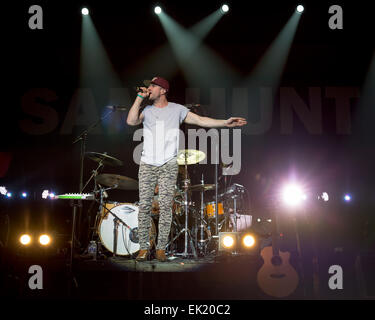 Milwaukee, Wisconsin, États-Unis. 4ème apr 2015. Musicien Country SAM HUNT effectue en concert au Rave/Eagles Ballroom à Miwaukee, Wisconsin Crédit : Daniel DeSlover/ZUMA/Alamy Fil Live News Banque D'Images