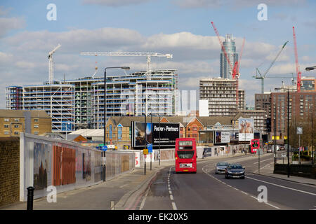 27 mars 2015 - Londres : Voir le long Nine Elms Lane à travers les neuf Elms, Londres Banque D'Images