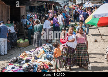 Le jour du marché sur la ville de Lanquin au Guatemala Banque D'Images