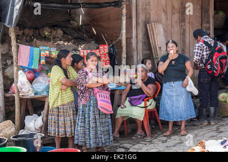 Le jour du marché sur la ville de Lanquin au Guatemala Banque D'Images