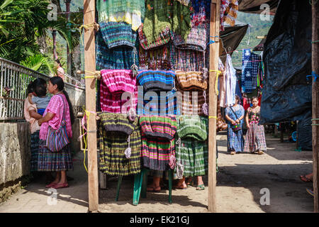 Le jour du marché sur la ville de Lanquin au Guatemala Banque D'Images