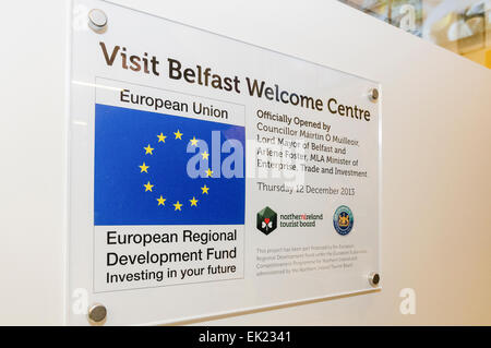 Belfast, Irlande du Nord. 12 déc 2013 - Ouverture du nouveau £1.82M Belfast Welcome Center, un centre d'information touristique pour les visiteurs de Belfast et l'Irlande du Nord. Banque D'Images