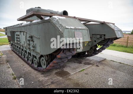 La Seconde Guerre mondiale, 2 ère char Churchill à Lion sur Mer, Calvados, Normandie, France, Europe près de D-Day Sword Beach Banque D'Images