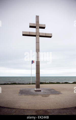 Europe, France, Normandie, Courseulles-sur-Mer, Croix du Souvenir au Centre Juno Beach Banque D'Images