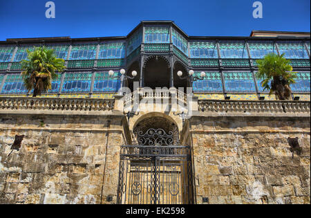 La Casa Lis est un palais moderniste de Salamanque construit sur l'ancien tronçon de la muraille de la ville, où le Musée de l'Art Nouveau Banque D'Images