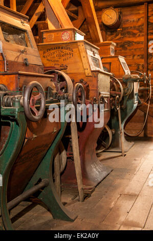 Les Moulins à cylindres en acier utilisé pour moudre le blé au moulin de Thorp Thorp, Washington, USA. Banque D'Images