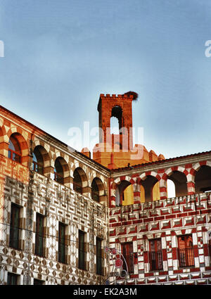 Tour Espantaperros, au crépuscule, à partir de la place forte de Badajoz, Estrémadure, Espagne Banque D'Images