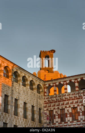 Tour Espantaperros, au crépuscule, à partir de la place forte de Badajoz, Estrémadure, Espagne Banque D'Images