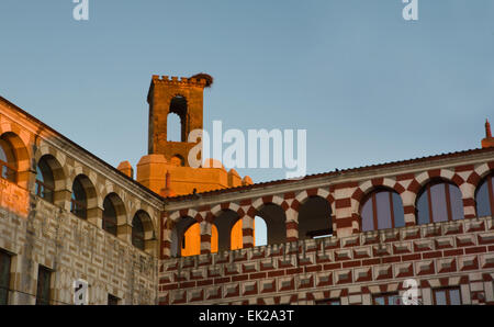 Tour Espantaperros, au crépuscule, à partir de la place forte de Badajoz, Estrémadure, Espagne Banque D'Images