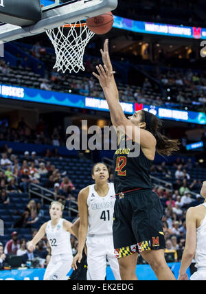 Tampa, FL, USA. 5ème apr 2015. Le Maryland Terrapins center Brionna Jones # 42 avec le layup au second semestre au cours de la Final de la NCAA avec quatre UConn à Amalie Arena à Tampa en Floride. Credit : csm/Alamy Live News Banque D'Images