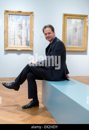 Directeur du Musée Staedel Max Hollein se trouve dans l'exposition Claude Monet au Musée Städel à Francfort/Main, Allemagne, 10 mars 2015. L'exposition 'Monet et la naissance de l'Impressionnisme' est l'un des points forts de l'année anniversaire à l'occasion du 200e anniversaire de l'Staedle museum. Photo : Boris Roessler/dpa Banque D'Images