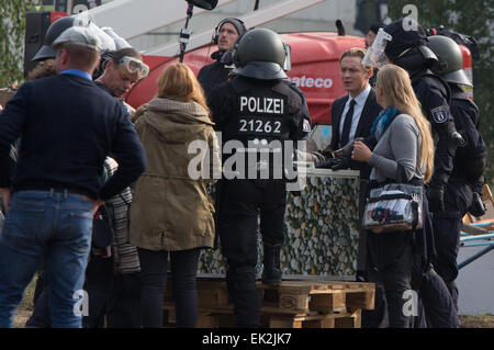 Sur le tournage du film "Nanny" en Alt Stralau. Comprend : Matthias Schweighoefer Où : Berlin, Allemagne Quand : 02 Oct 2014 Banque D'Images