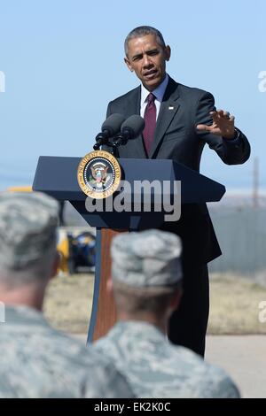 Le président américain Barack Obama annonce le programme des Anciens Combattants solaire pour former les chômeurs, les anciens combattants militaires pour des emplois dans l'énergie renouvelable au cours d'une visite à Hill Air Force Base le 3 avril 2015 à Ogden, Utah. Banque D'Images