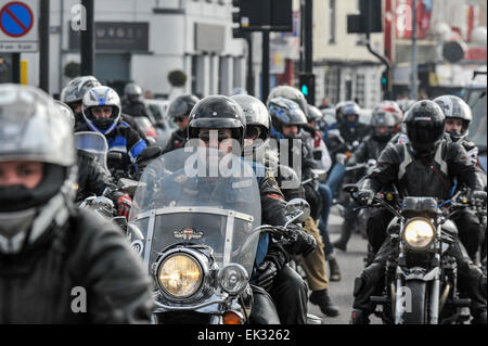 Southend on Sea, Royaume-Uni. 06 avril 2015. Lundi 6 Avril, 2015. Southend on Sea. Cette Pâques vacances de banque plus de 10 000 motos, scooters et trikes ont convergé sur Southend, dans l'Essex. Cet événement est une excellente façon de dépoussiérer les blues de l'hiver, rev et inscrivez-vous Ace Cafe London's premier ride de l'année. Credit : Gordon 1928/Alamy Live News Banque D'Images