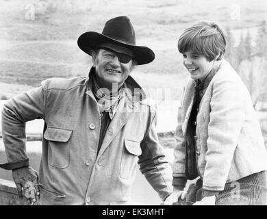 John Wayne, Kim Darby, sur-ensemble du film 'True Grit', 1969 Banque D'Images