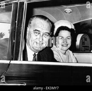 Le président américain Lyndon Johnson avec son épouse, Lady Bird, Palm Beach, Florida, USA, Portrait, Février 1964 Banque D'Images