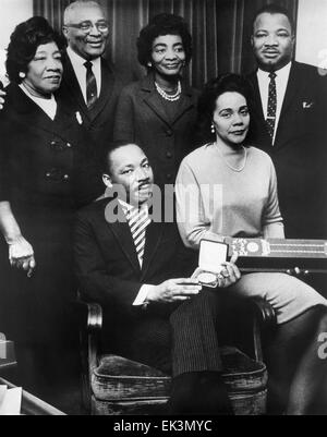 Martin Luther King, Jr., avec femme Coretta et la famille, l'acceptation de prix Nobel de la paix, 1964 Banque D'Images