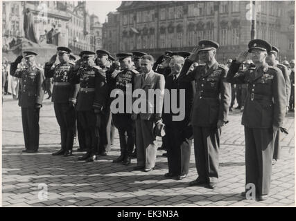 Des généraux soviétiques et les dirigeants du parti communiste de la Tchécoslovaquie. Prague 14 juin 1948 ? Banque D'Images