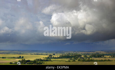 Village avant la tempête Banque D'Images