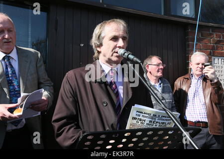 Dublin, Irlande. 06 avr, 2015. James Connolly Heron parle lors d'une cérémonie et reconstitution de l'hissage du drapeau de l'armée de citoyens au Liberty Hall en 1916 par Molly O'Reilly est organisé par l'Amérique du centre-ville de Folklore Projet. Le rassemblement a lieu dans le cadre de l'Insurrection de Pâques 1916 commémorations. Credit : Brendan Donnelly/Alamy Live News Banque D'Images