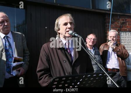 Dublin, Irlande. 06 avr, 2015. James Connolly Heron parle lors d'une cérémonie et reconstitution de l'hissage du drapeau de l'armée de citoyens au Liberty Hall en 1916 par Molly O'Reilly est organisé par l'Amérique du centre-ville de Folklore Projet. Le rassemblement a lieu dans le cadre de l'Insurrection de Pâques 1916 commémorations. Credit : Brendan Donnelly/Alamy Live News Banque D'Images