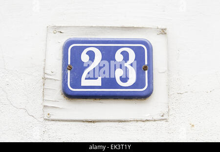Nombre vingt-trois sur le mur d'une maison, détail d'un certain nombre d'informations, nombre impair Banque D'Images