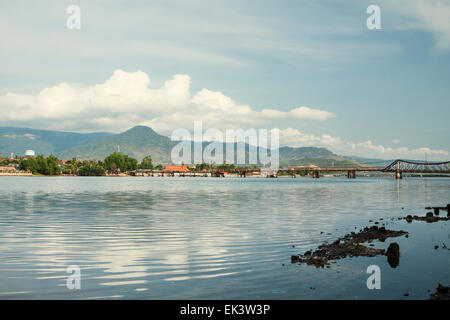 Avis de Teuk Chhou River, le Vieux Pont et Parc National de Bokor à Kampot, Cambodge, Indochine, Asie du sud-est. Banque D'Images