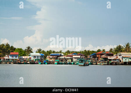 Avis de Teuk Chhou Riverside à Kampot, Cambodge, Indochine, Asie du sud-est. Banque D'Images