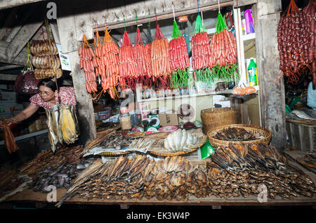 Marché Central couvert à Kampot, Cambodge - Asie. Banque D'Images