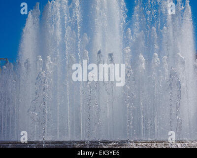 Fontaine en face du Castello Sforzesco à Milan Banque D'Images