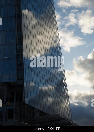 Le Shard Skyscaper Réflexions Cloud 32 London Bridge Street, Londres, Angleterre, Royaume Uni. Banque D'Images